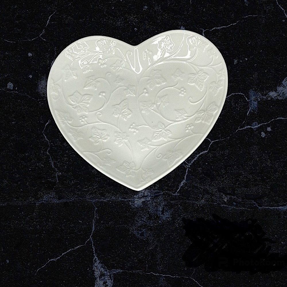 1996  Vintage 𝒲ℯ𝒹ℊℯ𝓌ℴℴ𝒹  Garden Heart Trinket Dish 💘  Gift!